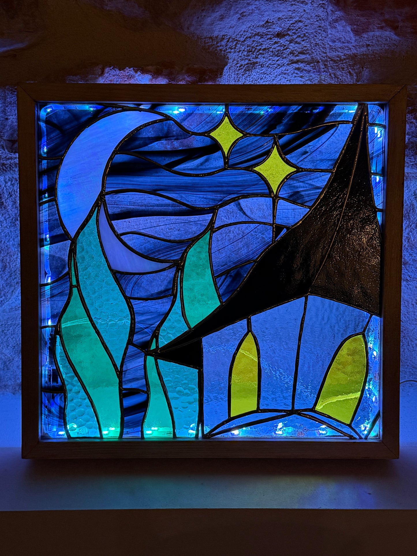 Vitrail “Maison Fantastique” – Style Tim Burton – Cadre amovible & LED multicolores